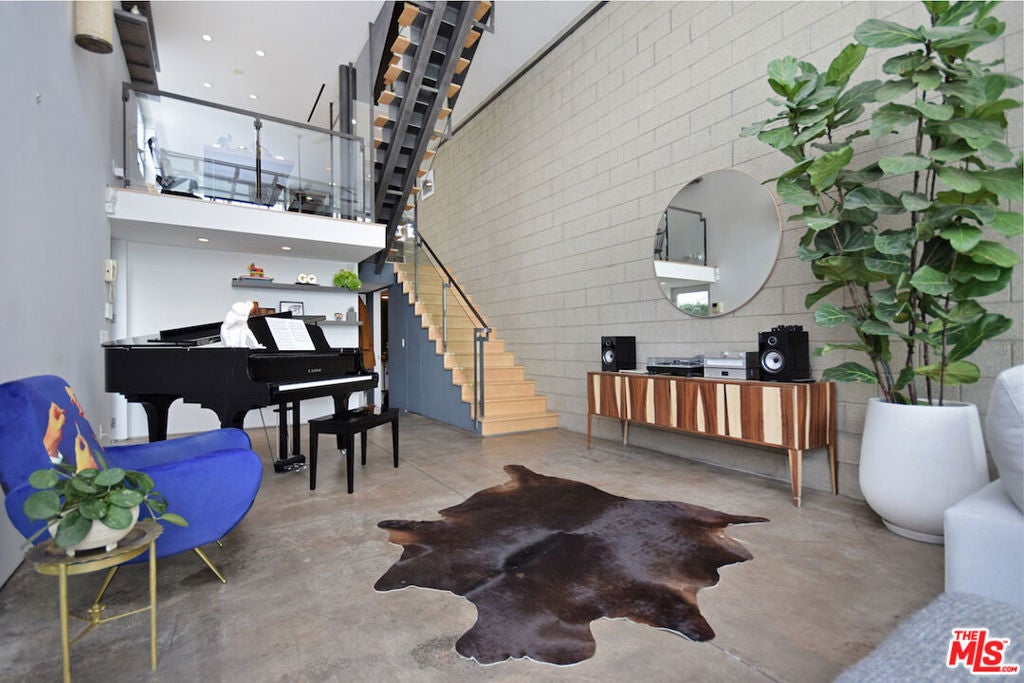 Photo of Listing #24464155