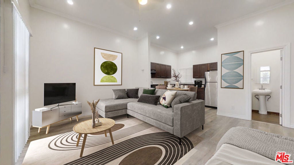 Photo of Listing #24464943