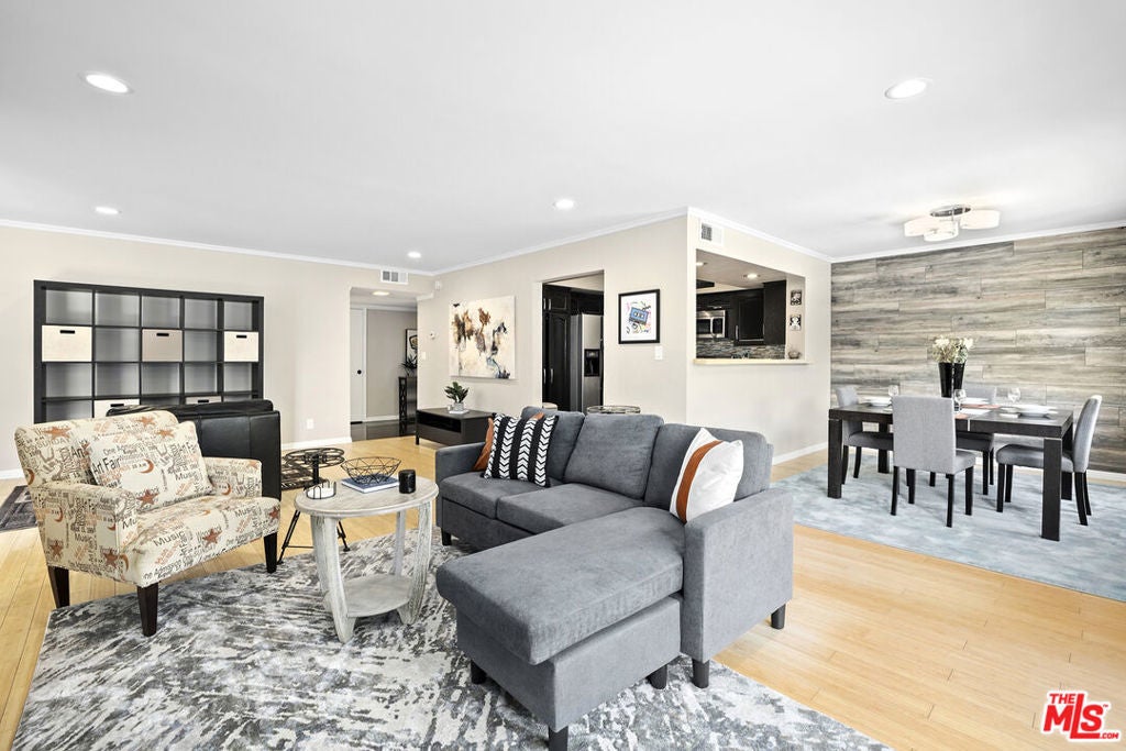 Photo of Listing #24465857