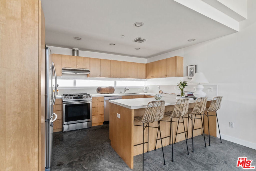 Photo of Listing #24470499