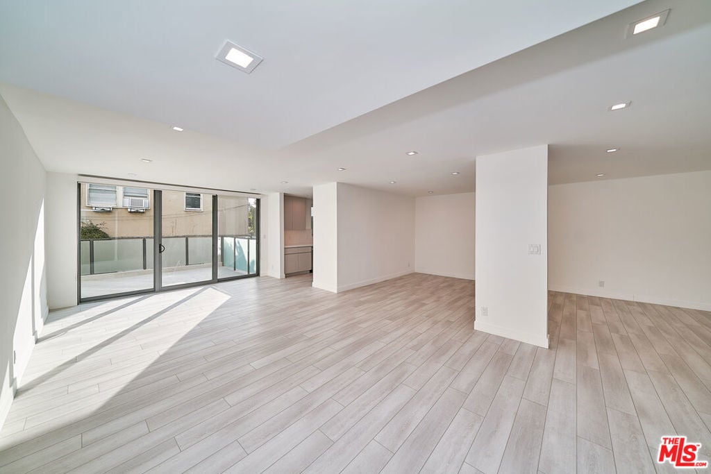 Photo of Listing #24471277