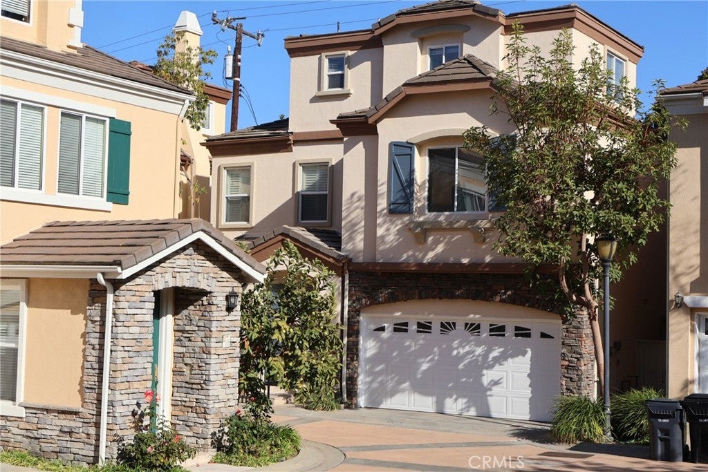 Photo of Listing #PV24245693