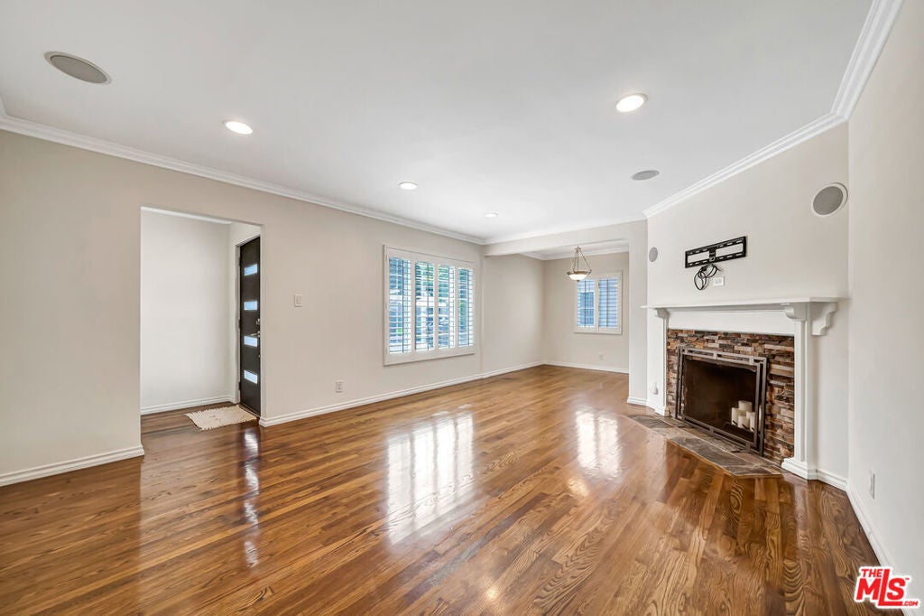 Photo of Listing #24472457