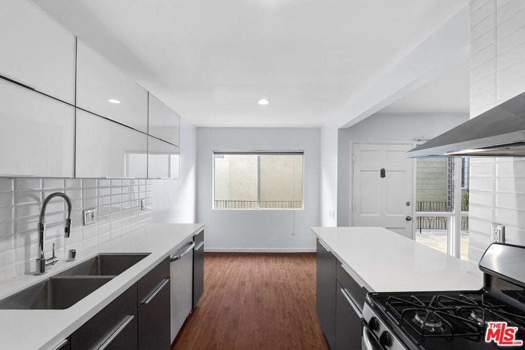 Photo of Listing #24472561