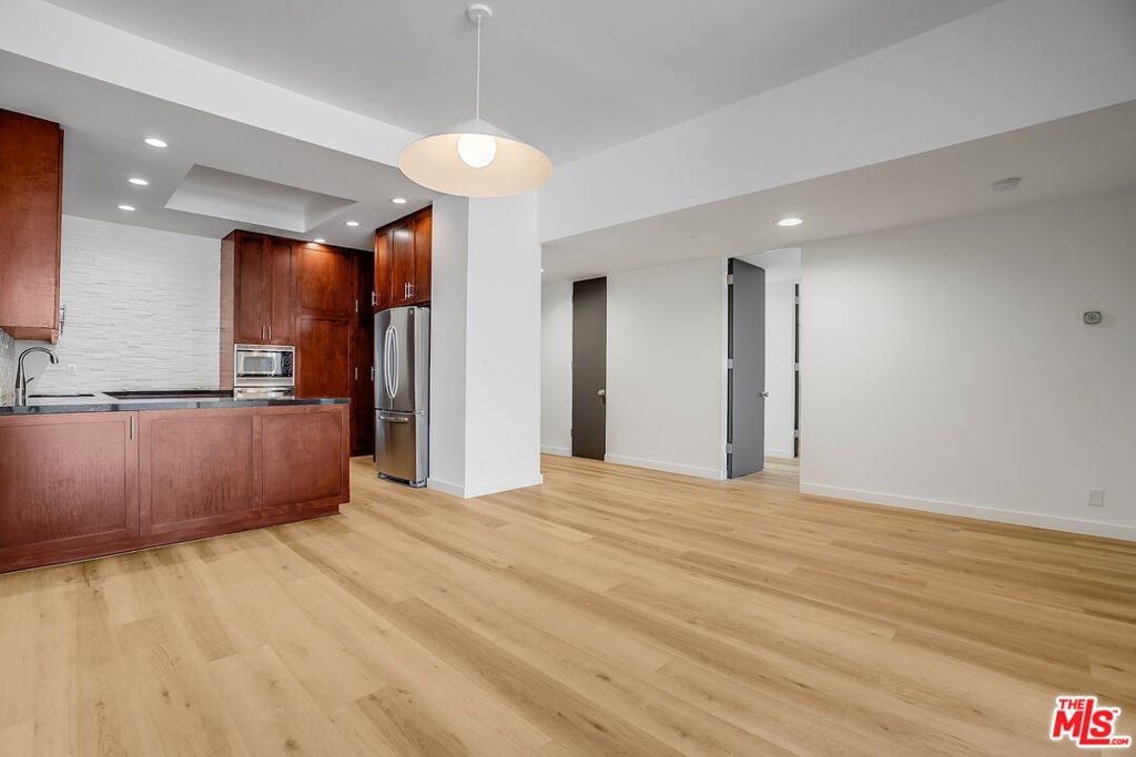 Photo of Listing #24472677