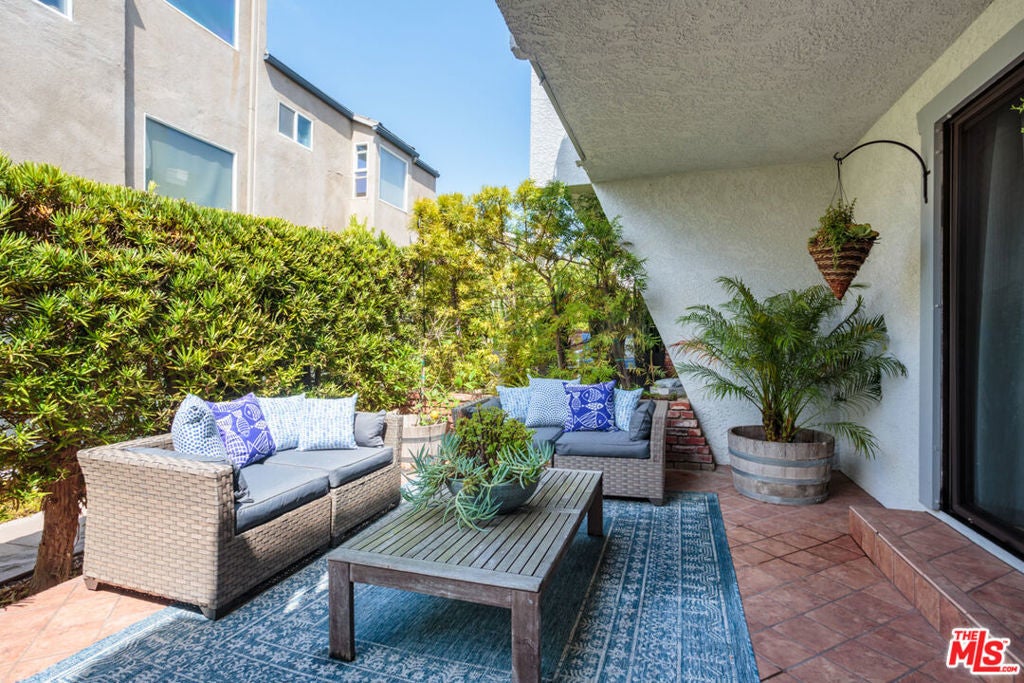 106 S Lucia Avenue 4