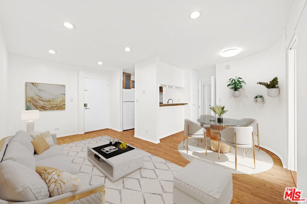 Photo of Listing #25475683