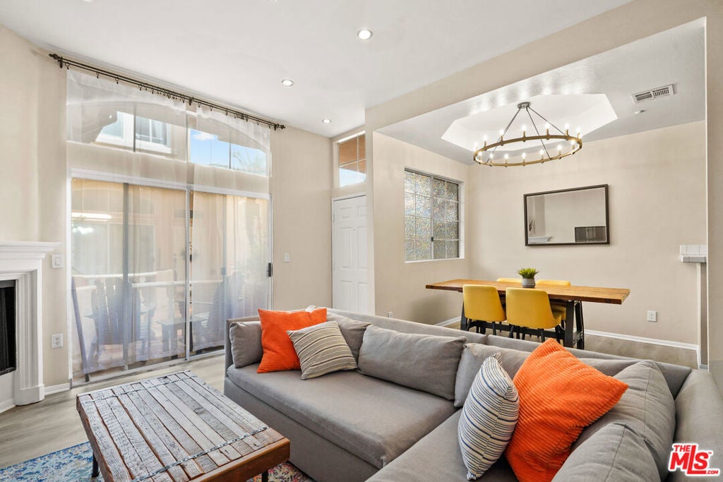 Photo of Listing #25476299