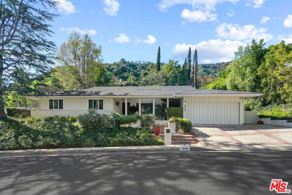 Photo of Listing #25476175