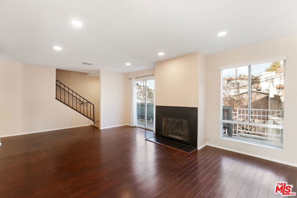 Photo of Listing #25476527