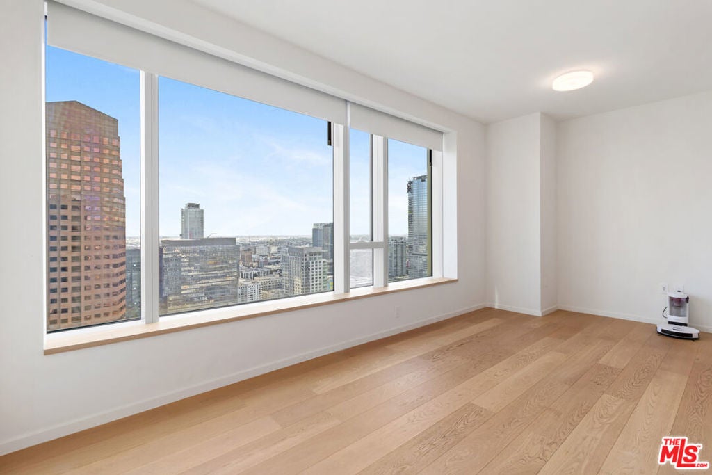 Photo of Listing #25476377