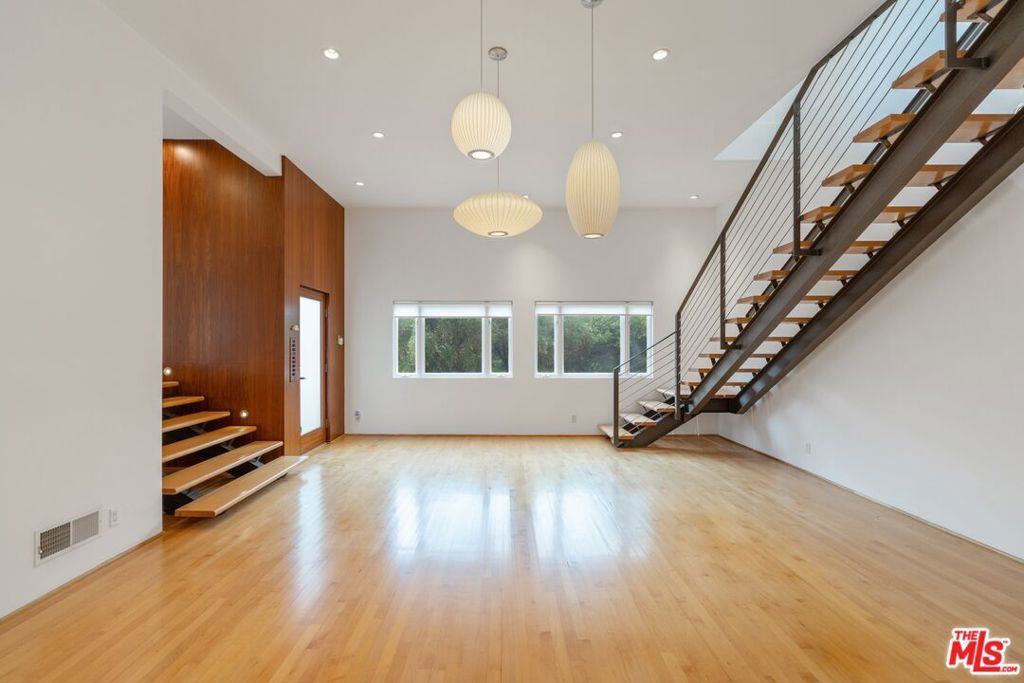 Photo of Listing #25476745