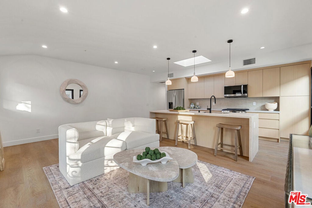 Photo of Listing #25476224