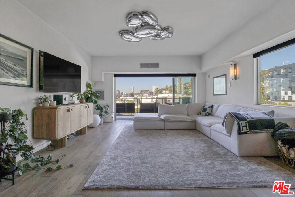 Photo of Listing #24474985