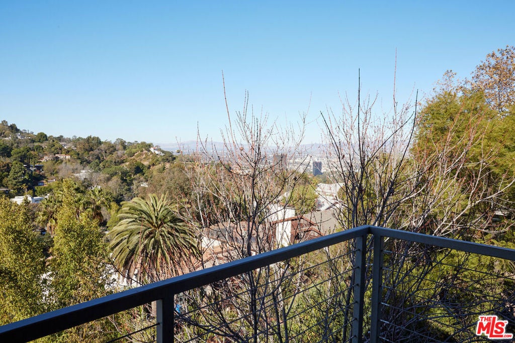 Photo of Listing #25475827