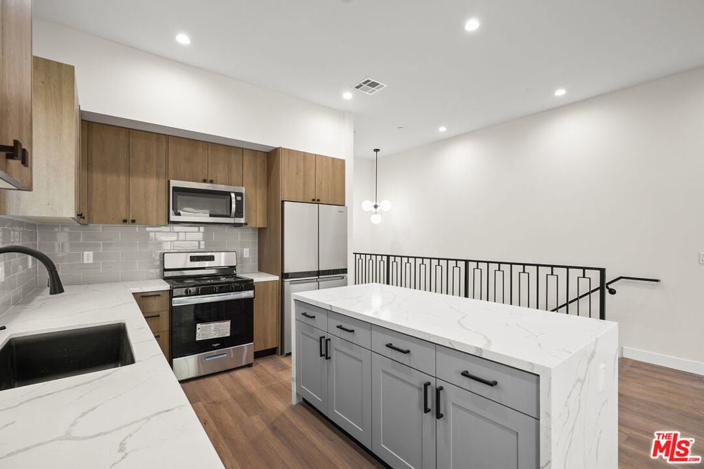 Photo of Listing #25477429