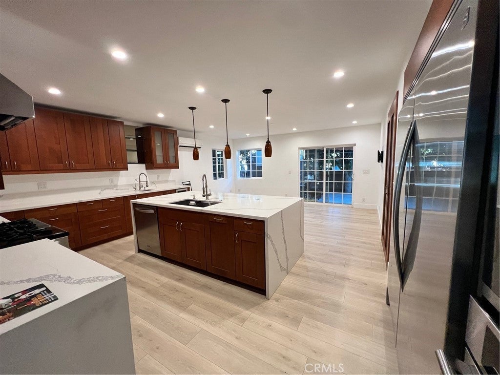 Photo of Listing #SR25003521