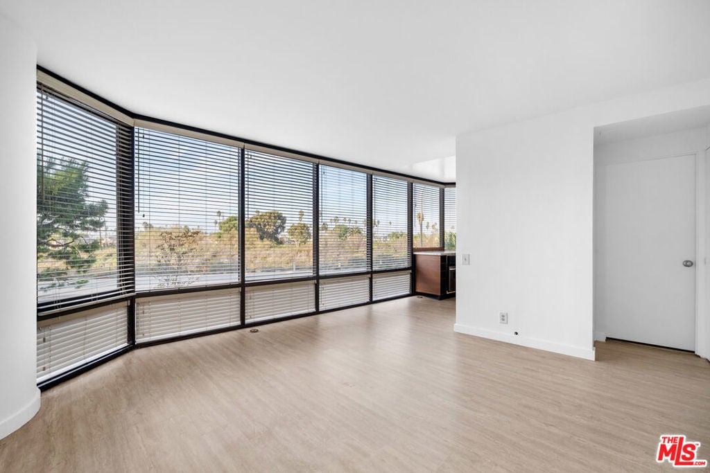 Photo of Listing #25477321