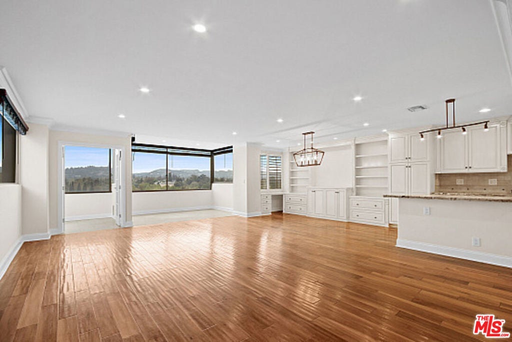 Photo of Listing #25478021