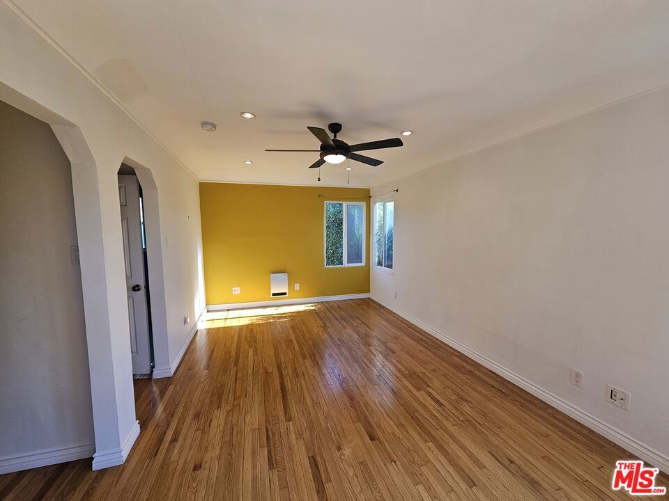 Photo of Listing #25478055