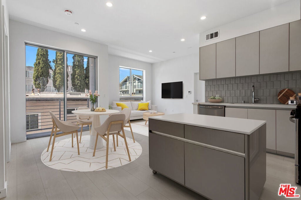 Photo of Listing #25479655