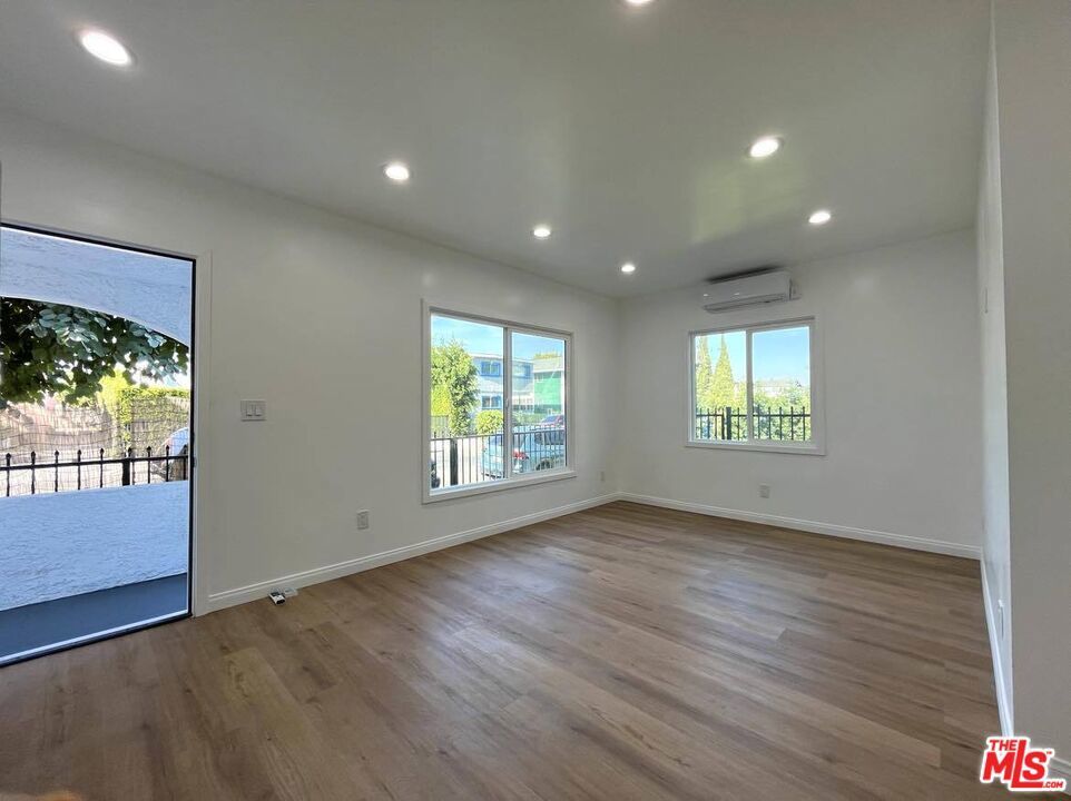 Photo of Listing #25480259