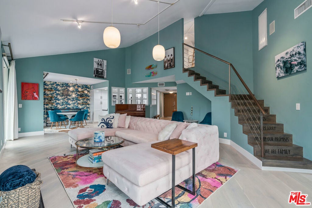 Photo of Listing #25481543