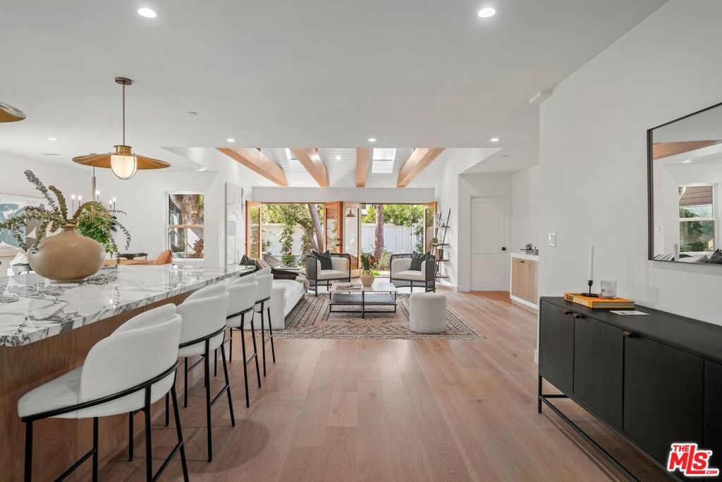 Photo of Listing #25481293