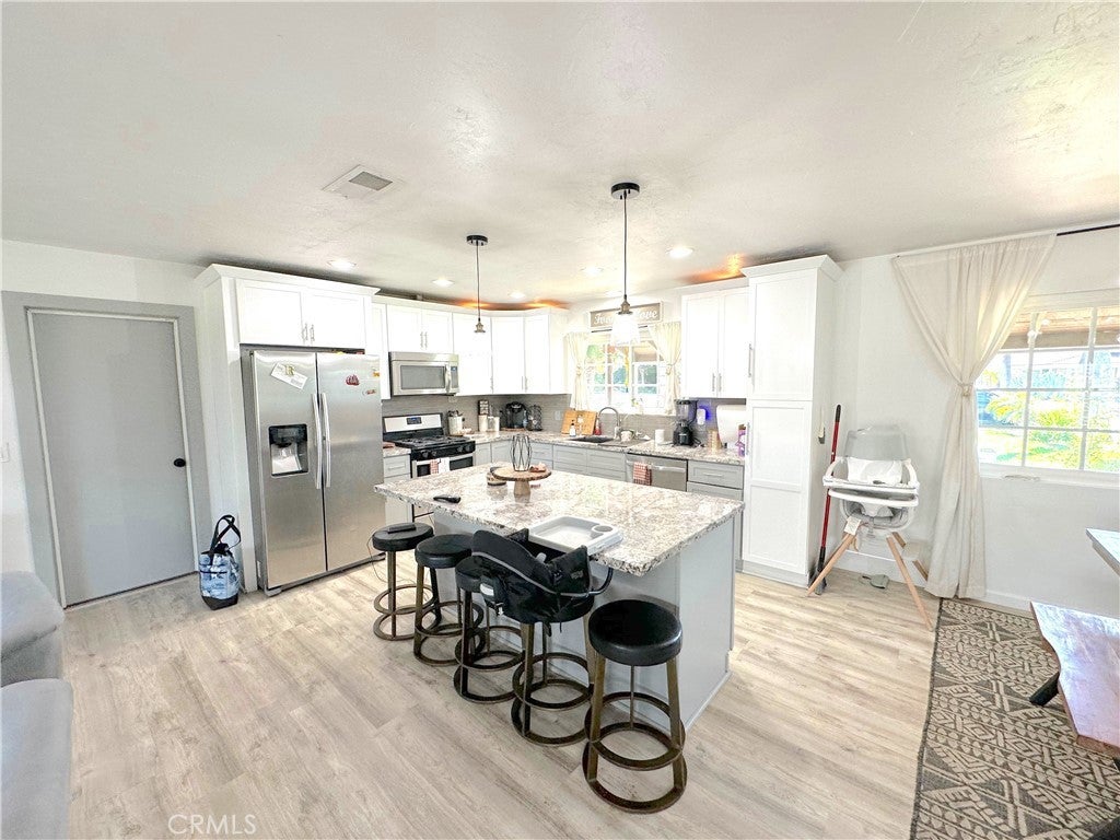 Photo of Listing #IV25008650