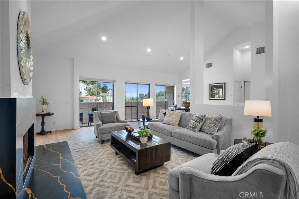 Photo of Listing #SR25009177