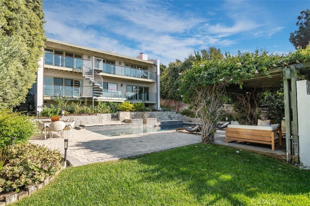 Photo of Listing #PV25009897