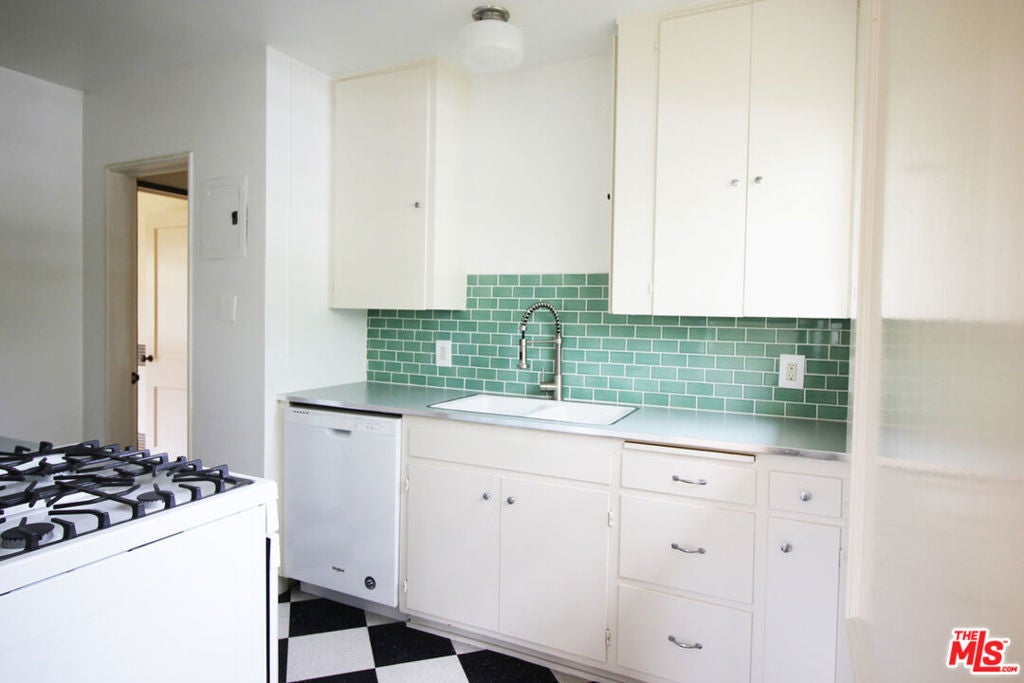 Photo of Listing #25483135