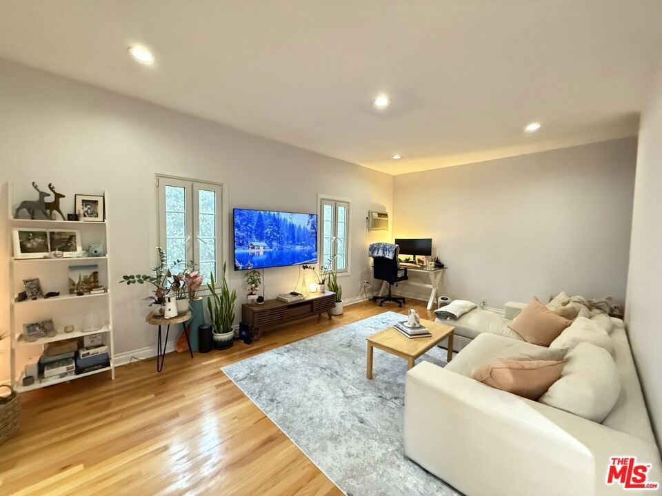 Photo of Listing #25482841