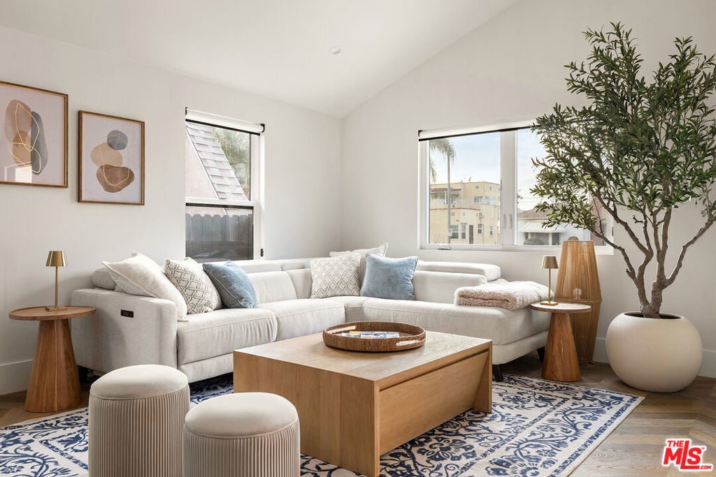 Photo of Listing #25483847