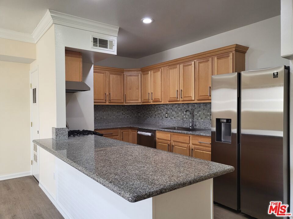 Photo of Listing #24474885