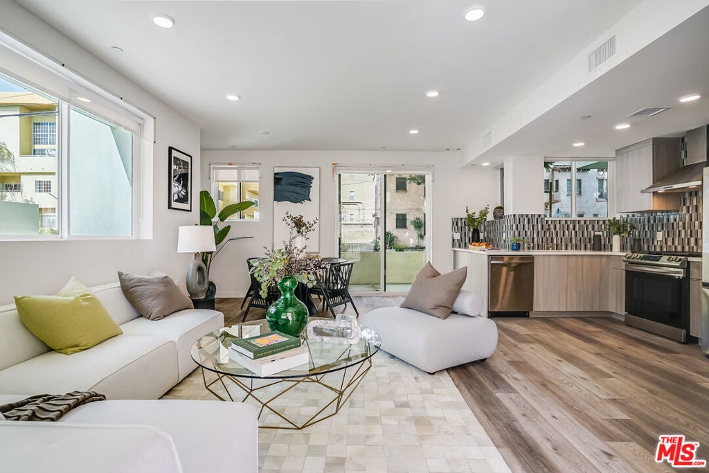 Photo of Listing #25483745