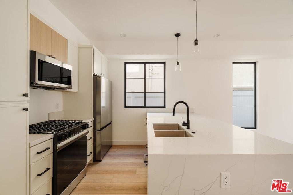 Photo of Listing #25483801