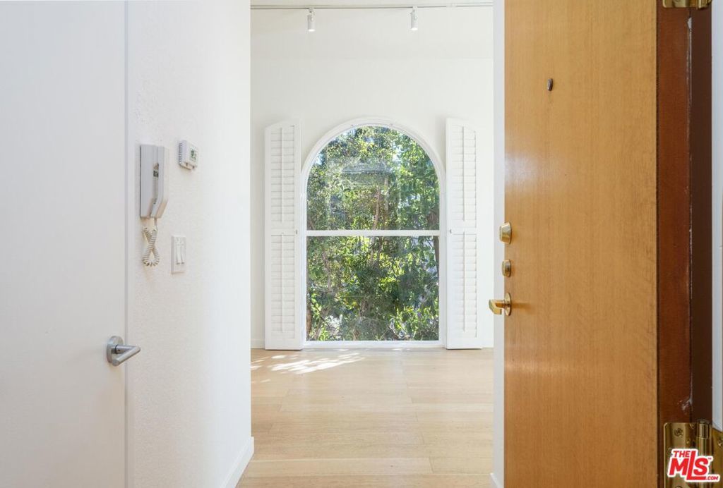 Photo of Listing #25485877