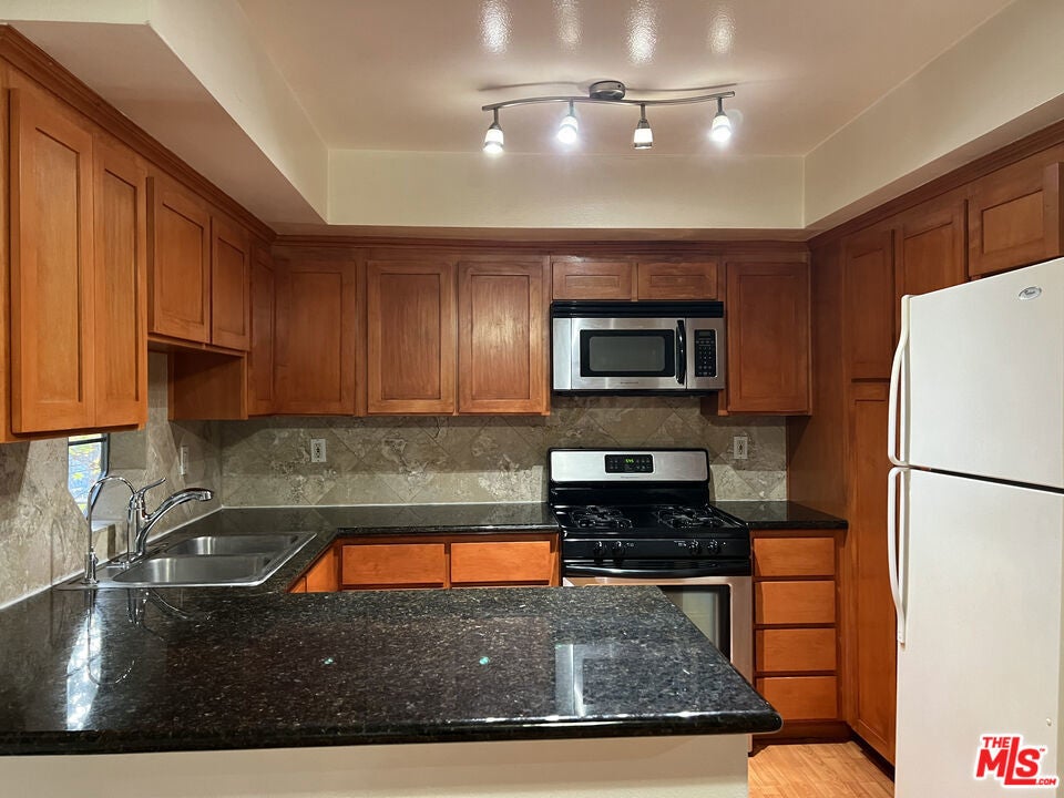 Photo of Listing #25487335