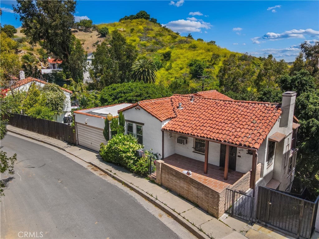 Photo of Listing #SR25015973