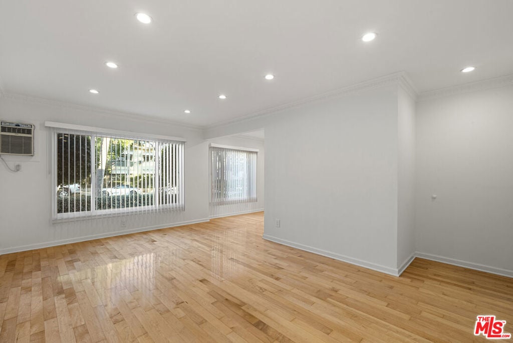 Photo of Listing #25489031