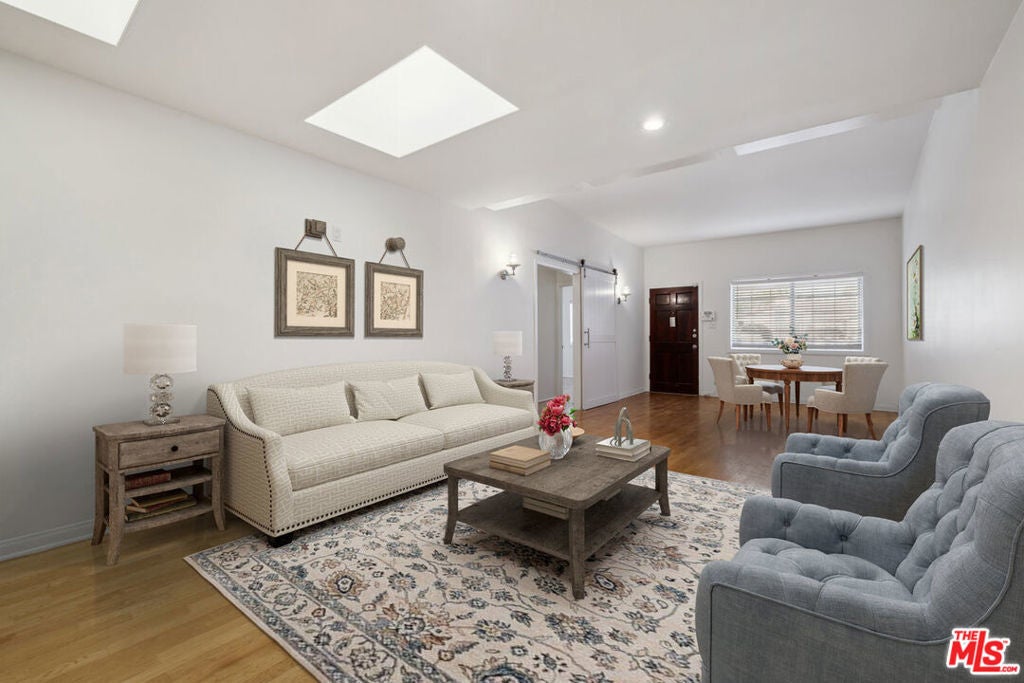 Photo of Listing #25489143