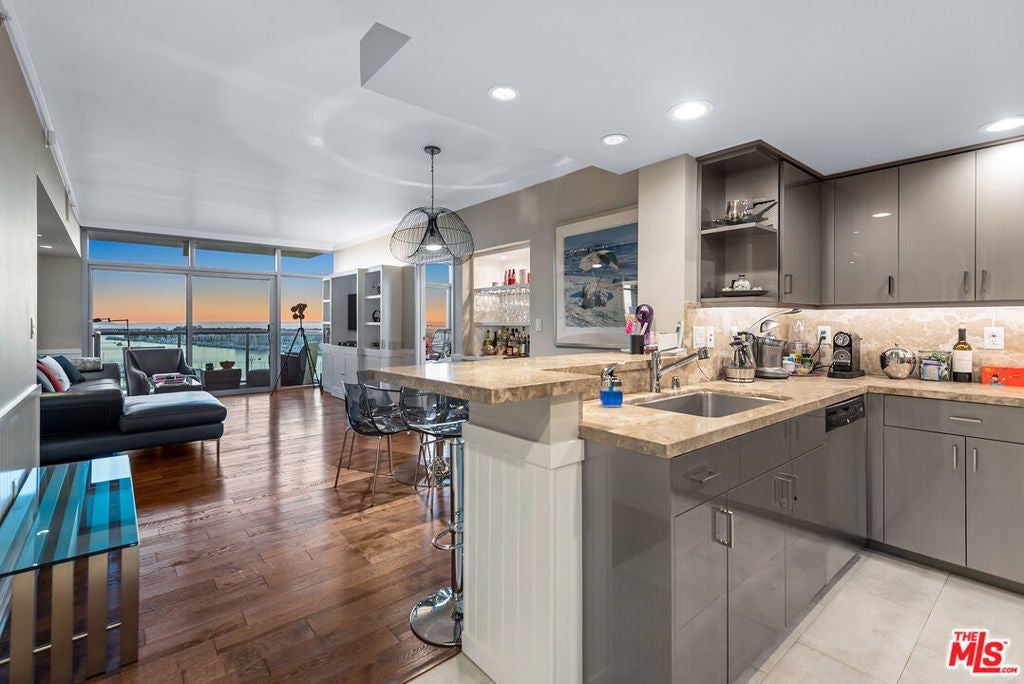 Photo of Listing #25489903