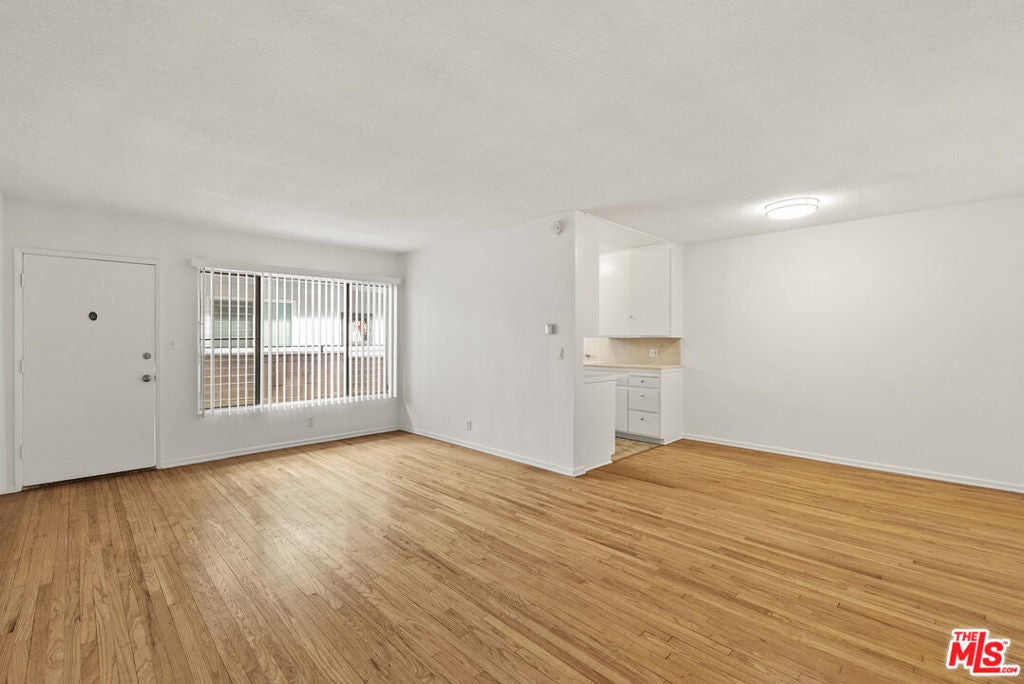 Photo of Listing #25490137