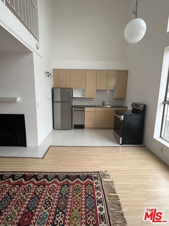 Photo of Listing #25490203