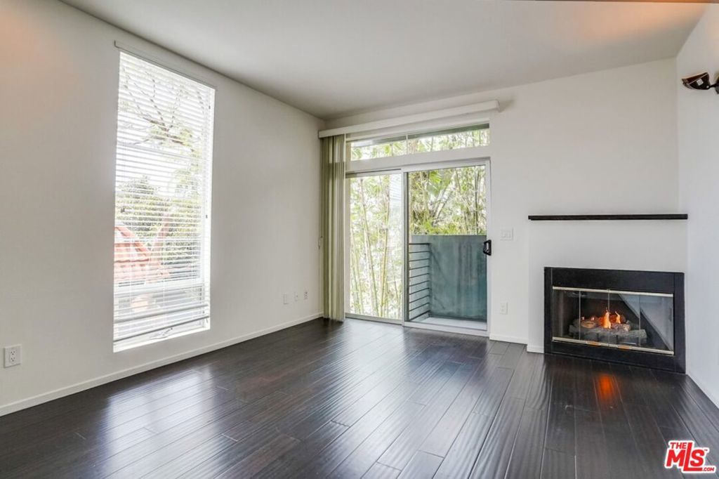 Photo of Listing #25490755