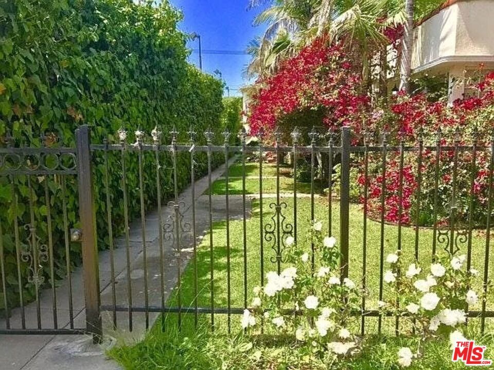 Photo of Listing #25490815