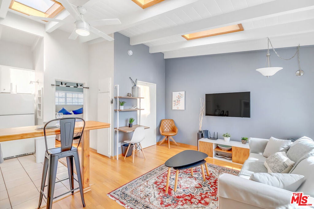 Photo of Listing #25490851