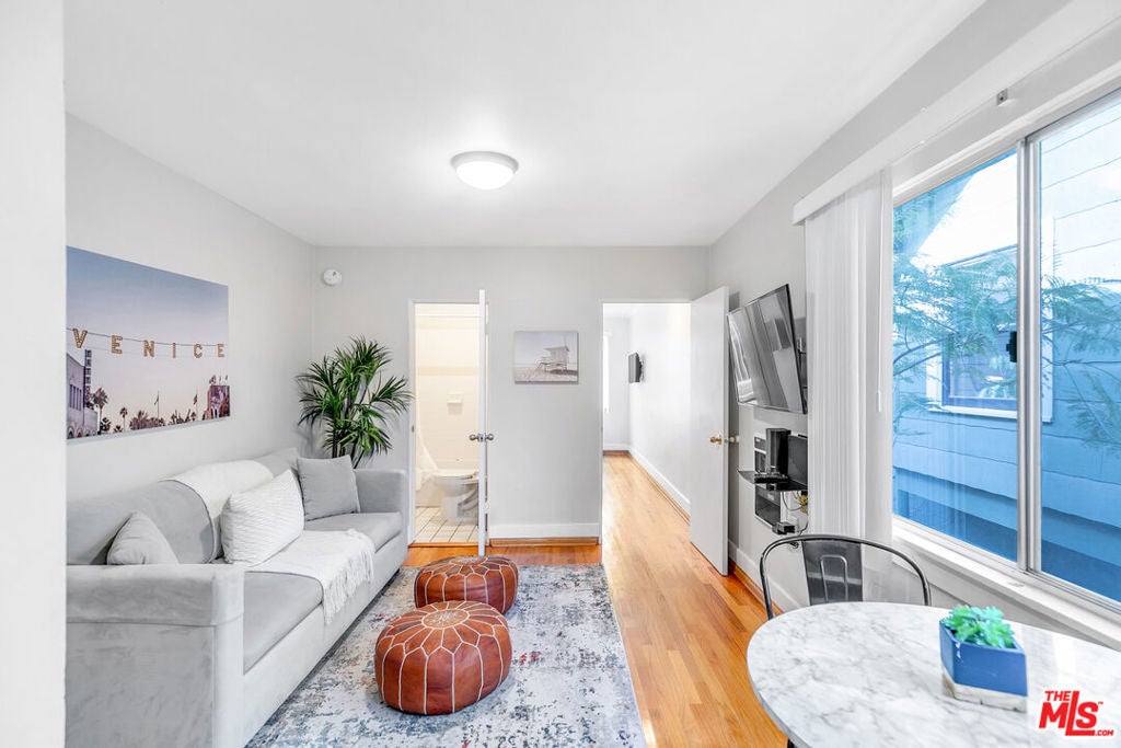 Photo of Listing #25490859