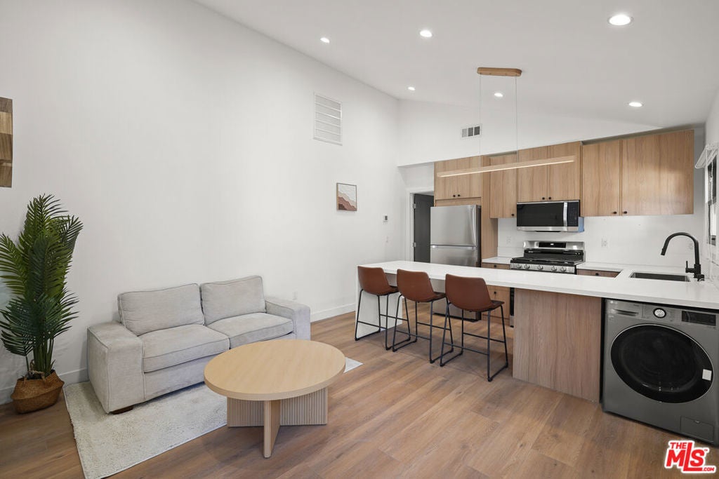 Photo of Listing #25490963